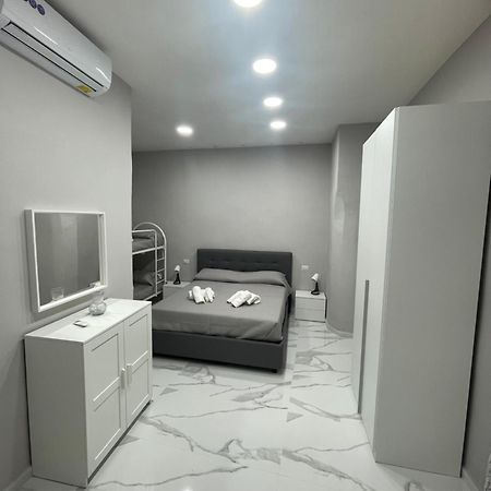 B&B Vittoria Napoli Bagian luar foto