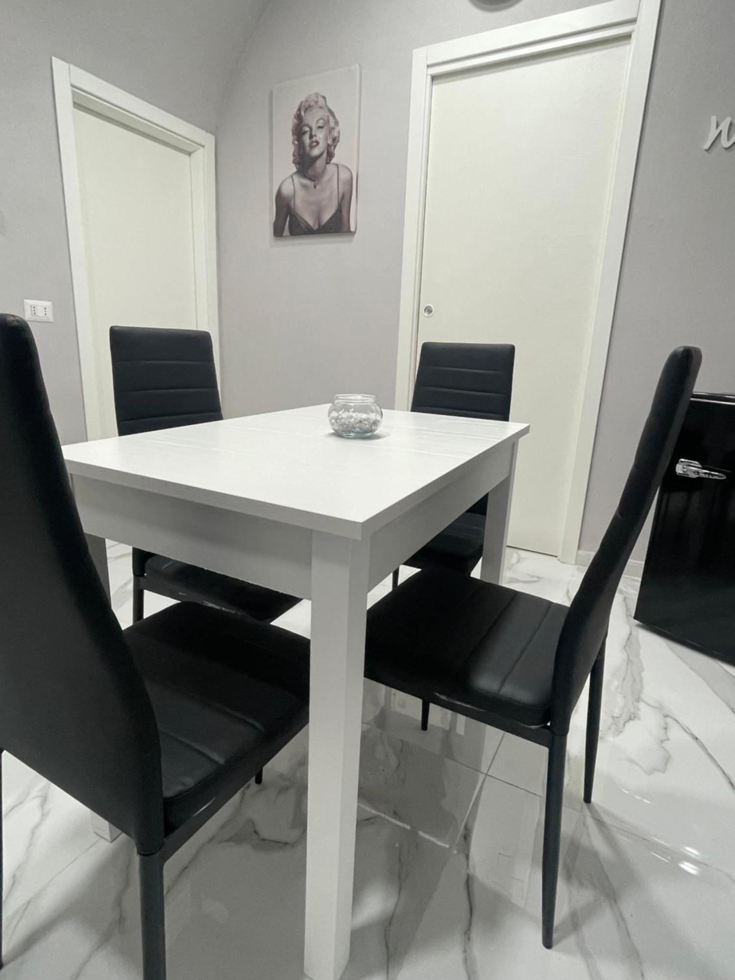 B&B Vittoria Napoli Bagian luar foto
