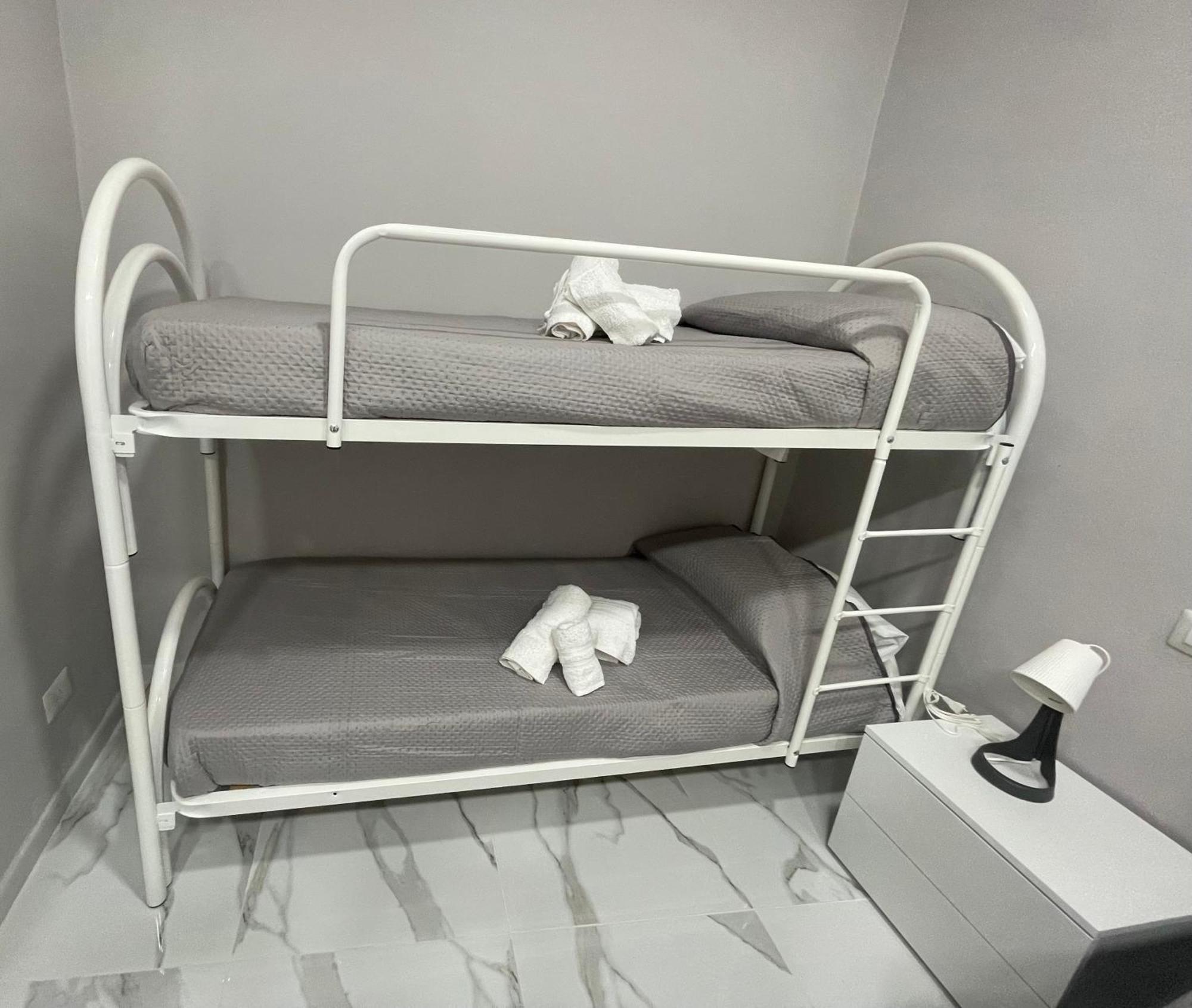 B&B Vittoria Napoli Bagian luar foto